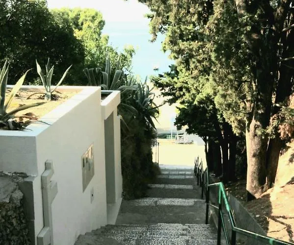 Апартаменти Rose, Close To The *