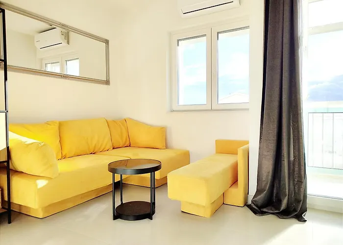 Rose, Close To The Макарська