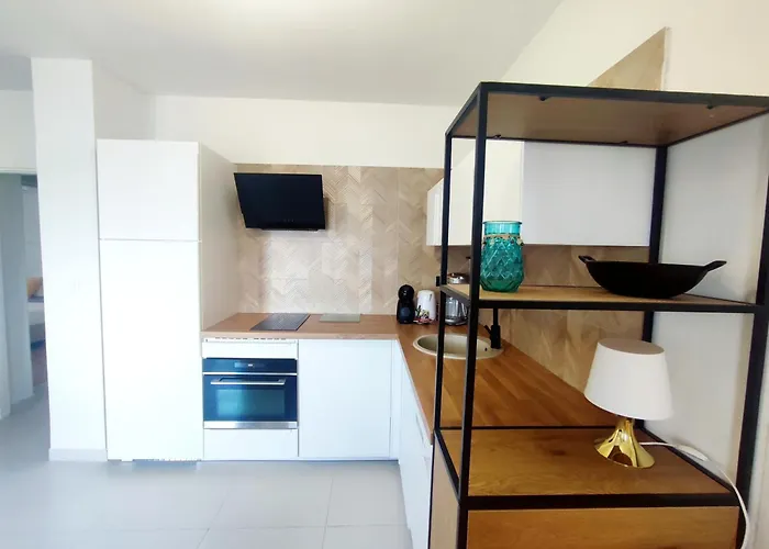 Rose, Close To The * Макарська