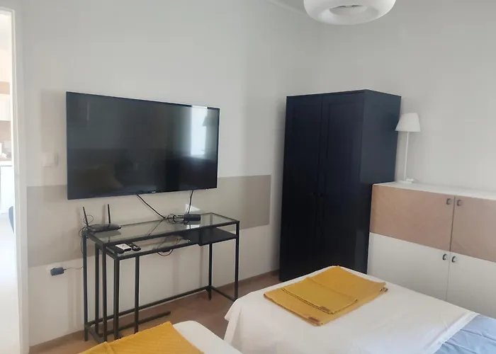 Rose, Close To The Макарська