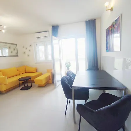 Rose, Close To The Apartman