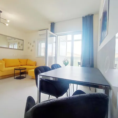 Rose, Close To The Apartament Makarska