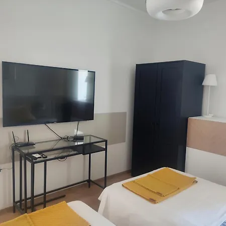 Rose, Close To The マカルスカ